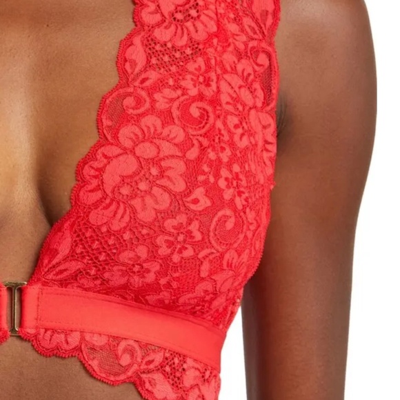 Free People -We are HAH -Got Ur Back Bra in Siren Red Size M - Picture 2 of 6